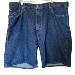 Levi's 550 men’s Relaxed Fit denim shorts in a dark stonewash color. Size 44